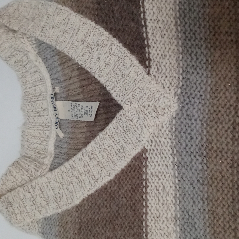 Lucky Brand sweater 😍 - Picture 4 of 5